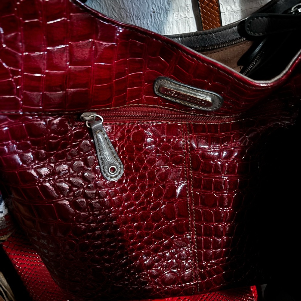 Jaclyn Smith purse